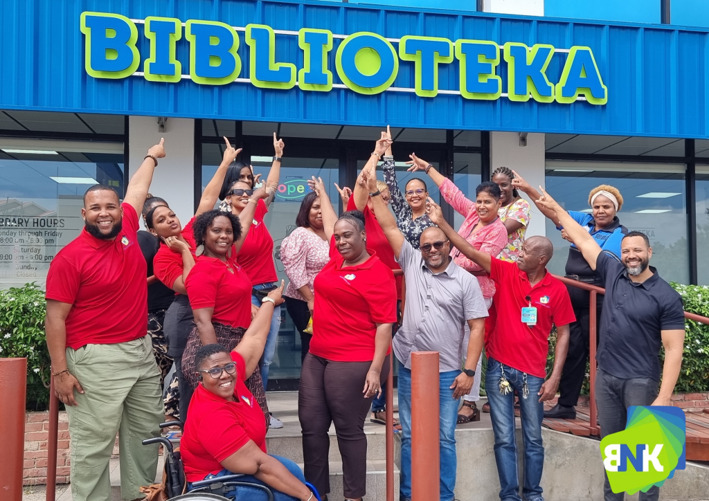 With great enthusiasm, the National Library of Curaçao has unveiled its new company sign.